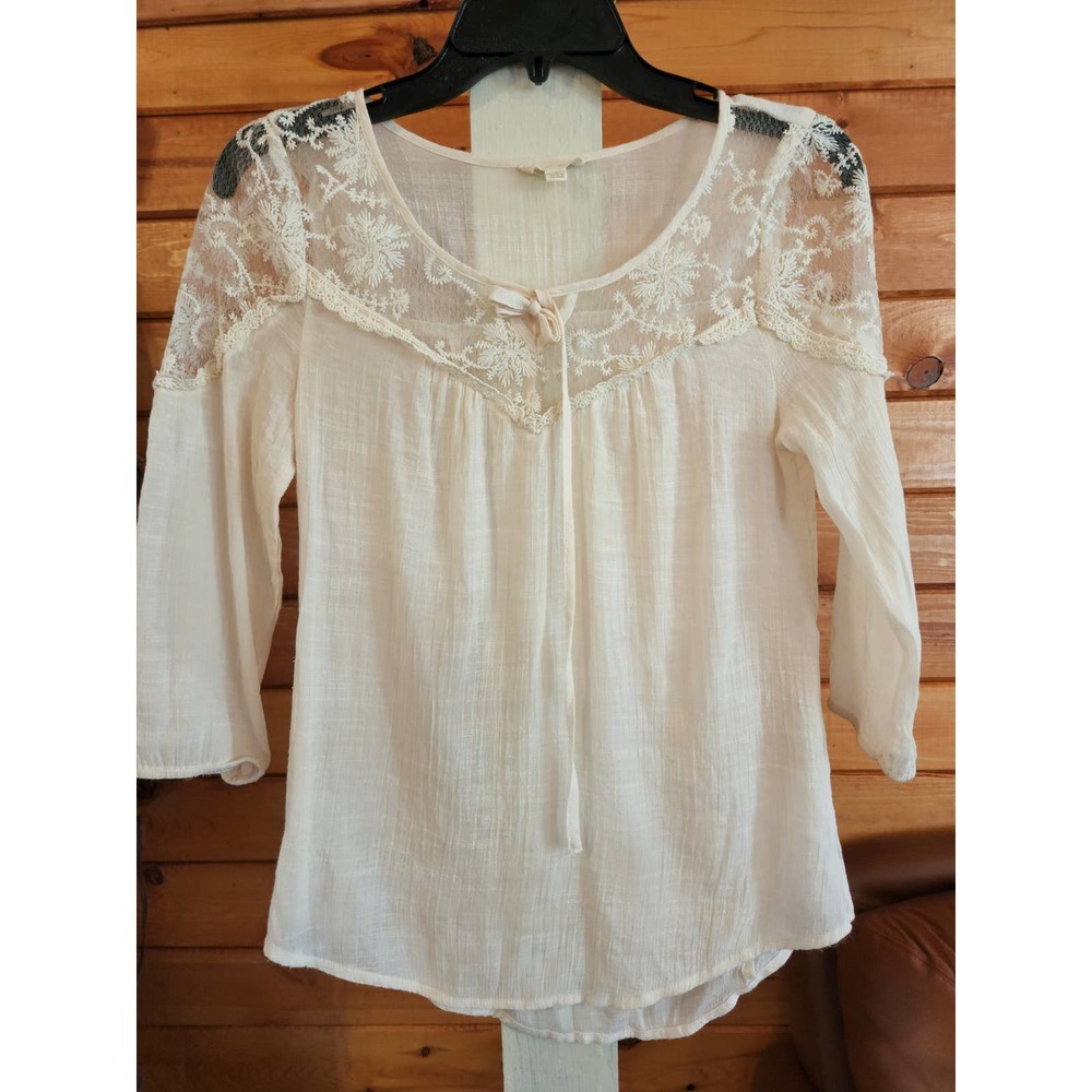 E & M Small Boho Hippie Beige Lace Pullover